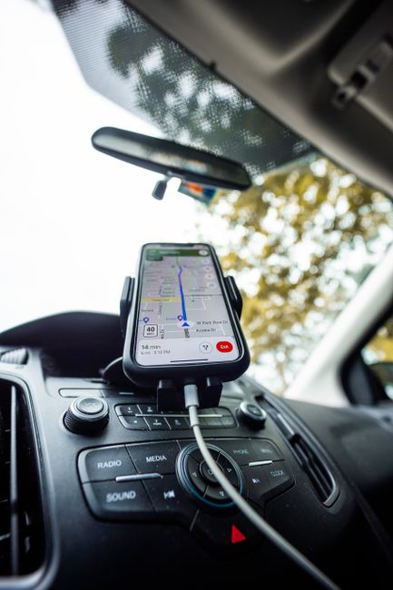 FM transmiter Bluetooth s nabíjaním